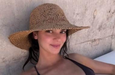 Zategnuta kao praćka - Vrela Kendal Džener zapalila internet fotkama u minijaturnom bikiniju (FOTO)